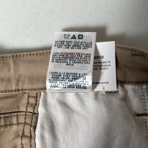 NWT-Wrangler Flex Fit carpenter shorts - Picture 5 of 8